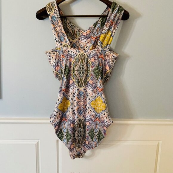 Garnet Hill Ruched Front Crossover Strap One Piece Swimsuit Baroque Paisley 12 - Picture 4 of 9